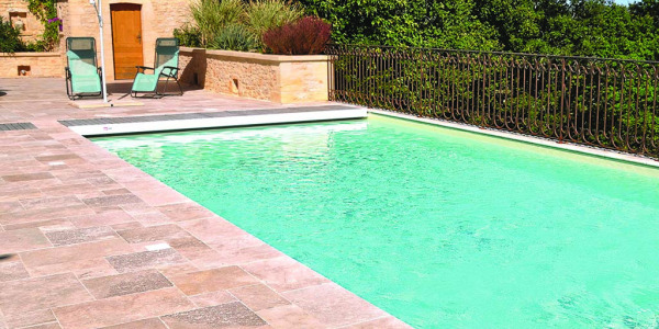 Le travertin, une pierre de caractère et indémodable